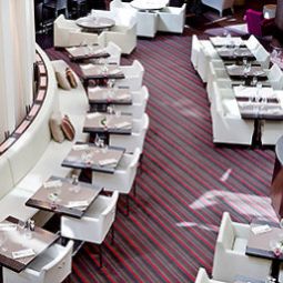 Salle du petit-déjeuner située dans le restaurant Sofitel Paris La Défense Fotos