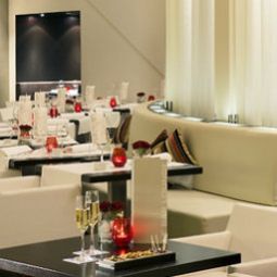 Salle du petit-déjeuner située dans le restaurant Sofitel Paris La Défense Fotos