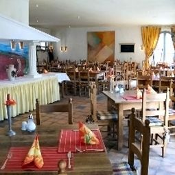Sala de desayuno en el restaurante Albergo Fotos