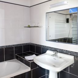 Auberge La Feniere Arles Raphele