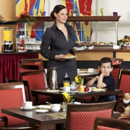 Sala śniadaniowa w restauracji Mercure Hotel Berlin Tempelhof Airport Fotos