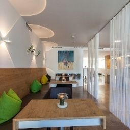 Hall Sattlerwirt Fotos