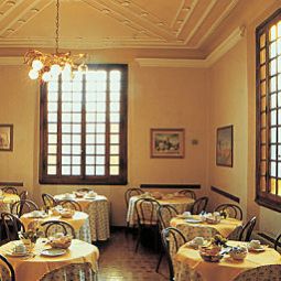 Salle du petit-déjeuner Basilea Fotos
