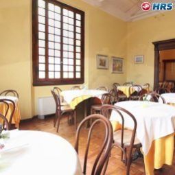 Salle du petit-déjeuner située dans le restaurant Basilea Fotos