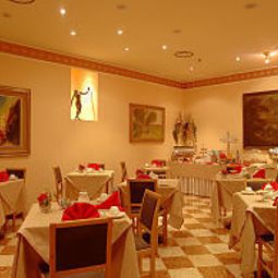 Breakfast room within restaurant Regina Fotos