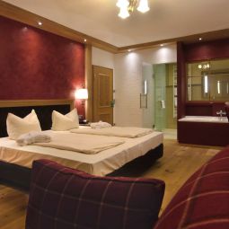  Bayerischer Hof WellnessSporthotel Fotos