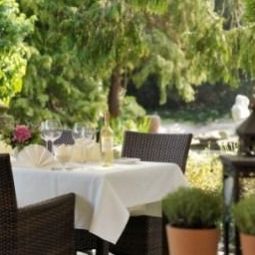 Terrasse Schloß Edesheim Fotos