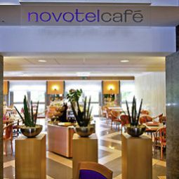 Frühstücksraum im Restaurant Novotel Brescia 2 Fotos