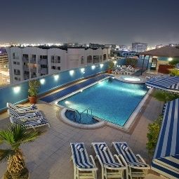 Pool Metropolitan Deira Fotos