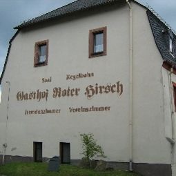 Außenansicht Roter Hirsch Fotos