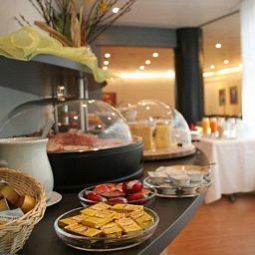 Buffet Ambassador Garni Fotos