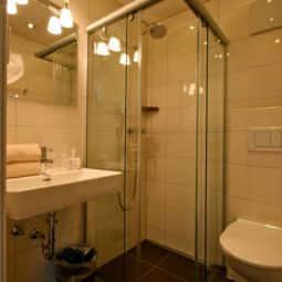Bathroom Nagel Fotos