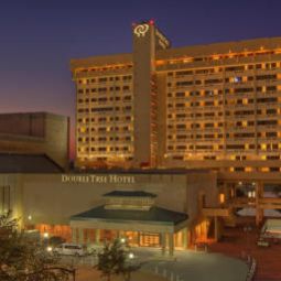 Außenansicht DoubleTree by Hilton Little Rock Fotos