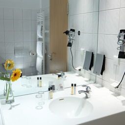 Bathroom Airporthotel Berlin Adlershof Fotos