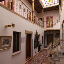Hall U krale Karla Fotos