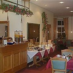 Sala de desayuno en el restaurante Zollkrug Fotos