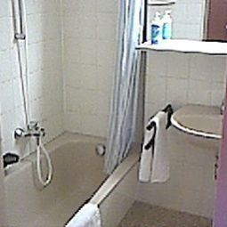 Camera da bagno enjoyHotel Fotos