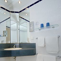 Bathroom Median Fotos