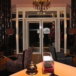 Hall Le Longchamp Best Western Fotos