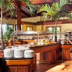 Salle du petit-déjeuner située dans le restaurant Barceló San Jose Palacio Fotos
