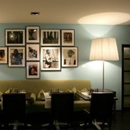 Sala de desayuno en el restaurante Gallery Hotel Art Fotos