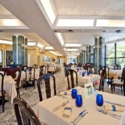 Sala de desayuno en el restaurante Diplomat Palace Fotos
