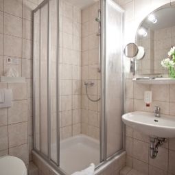Bathroom Kranichrast Nationalparkhotel Fotos