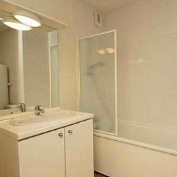 Ванная Sejours & Affaires Reims Clairmarais Apparthotel Fotos