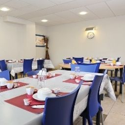 Комната для завтраков Sejours & Affaires Reims Clairmarais Apparthotel Fotos