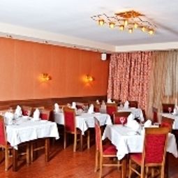 Breakfast room within restaurant Kozatskiy Hotel Fotos