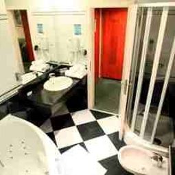 Bathroom Silver**** superior Fotos