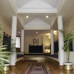 Hall Leopardi Fotos