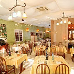 Salle du petit-déjeuner située dans le restaurant Best Western Nimotel Fotos