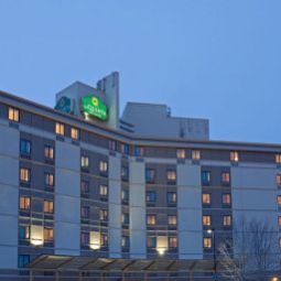 Exterior view La Quinta Inn & Suites Boston Somerville Fotos