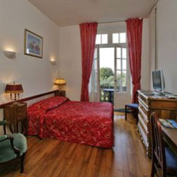 Zimmer Chateau du Pelave QUALYS HOTEL Fotos