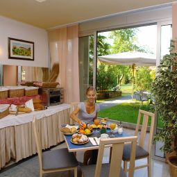 Sala colazione Ambassador Suite Hotel Fotos