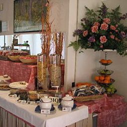 Buffet Ambassador Suite Hotel Fotos