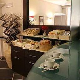 Salle du petit-déjeuner Garda Fotos
