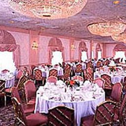 Salle du petit-déjeuner située dans le restaurant Ramada Inn Fotos