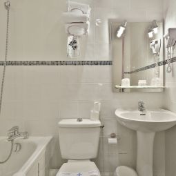 Salle de bains Kyriad Paris Porte d'Orleans Fotos