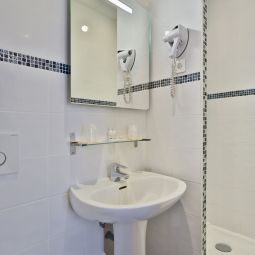 Salle de bains Kyriad Paris Porte d'Orleans Fotos