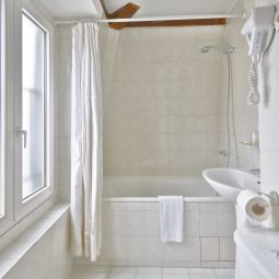 Salle de bains Kyriad Paris Porte d'Orleans Fotos
