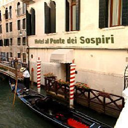 Фасад Al Ponte dei Sospiri All Junior Suites Fotos