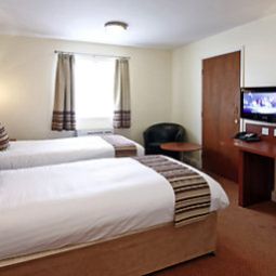 Номер Mercure Swindon South Marston Hotel and Spa Fotos