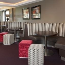 Bar Holiday Inn Express MOERDIJK Fotos