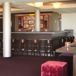 Bar Holiday Inn Express MOERDIJK Fotos