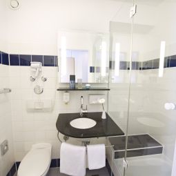 Bathroom GHOTEL hotel & living M-Zentrum Fotos