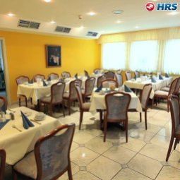 Salle du petit-déjeuner située dans le restaurant Zum Löwen Fotos
