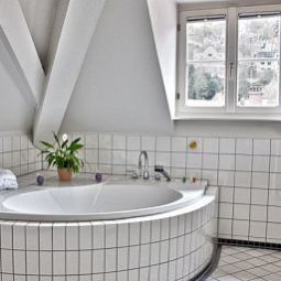 Bathroom Goldener Falke Fotos