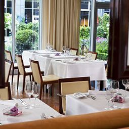 Salle du petit-déjeuner située dans le restaurant Le Méridien Fotos